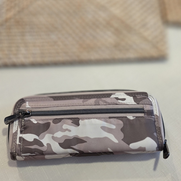 Lug Tendu Camo Taupe, East West Wallet, Slim, EUC - Picture 8 of 11